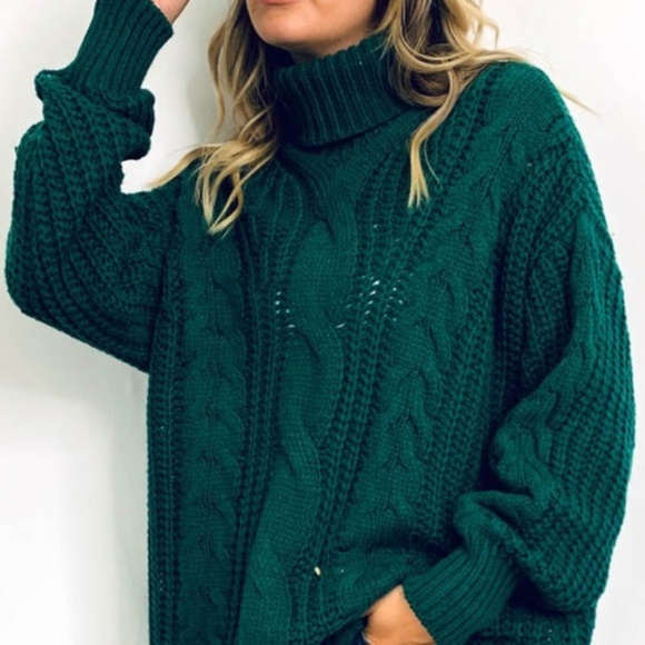 Cable-Knit Oversized Sweater - Green